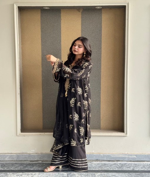 632 - Embroidered chiffon 